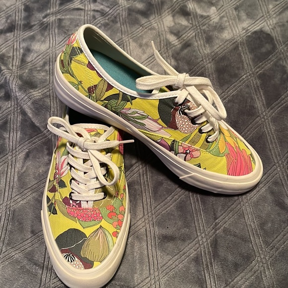 Trina Turk for JCrew - SeAVees - Sneakers Sz. 9; EUC - Picture 2 of 5